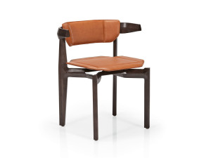 Деревянный стул