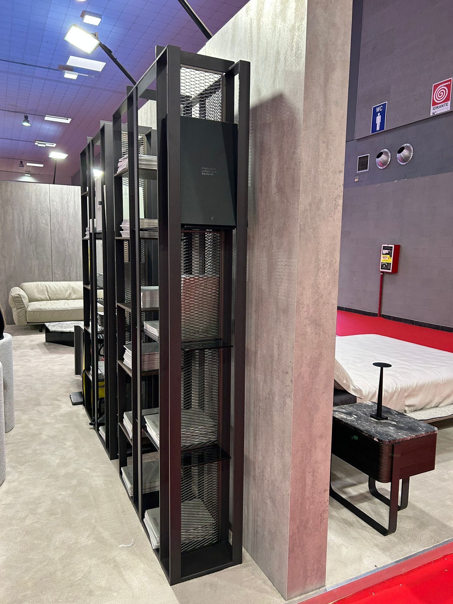 Двухсторонний книжный шкаф из sucupira и металла In Stock Arketipo ARCH-00121190 - Вид №2