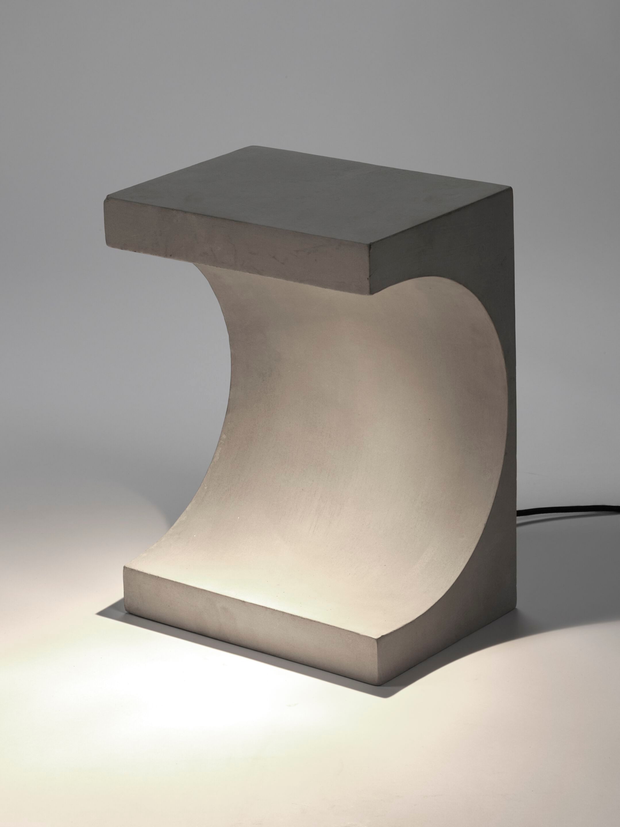 Бетонный торшер / журнальный столик Serax Освещение Патрика Пэриса ARCH-00136980 - Вид №10