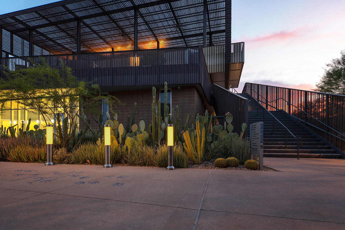 FSRT233 Столбик световой колонны  Forms-surfaces  - Вид №42