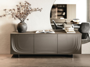 Шкаф Laminam® и стекло с распашными дверями