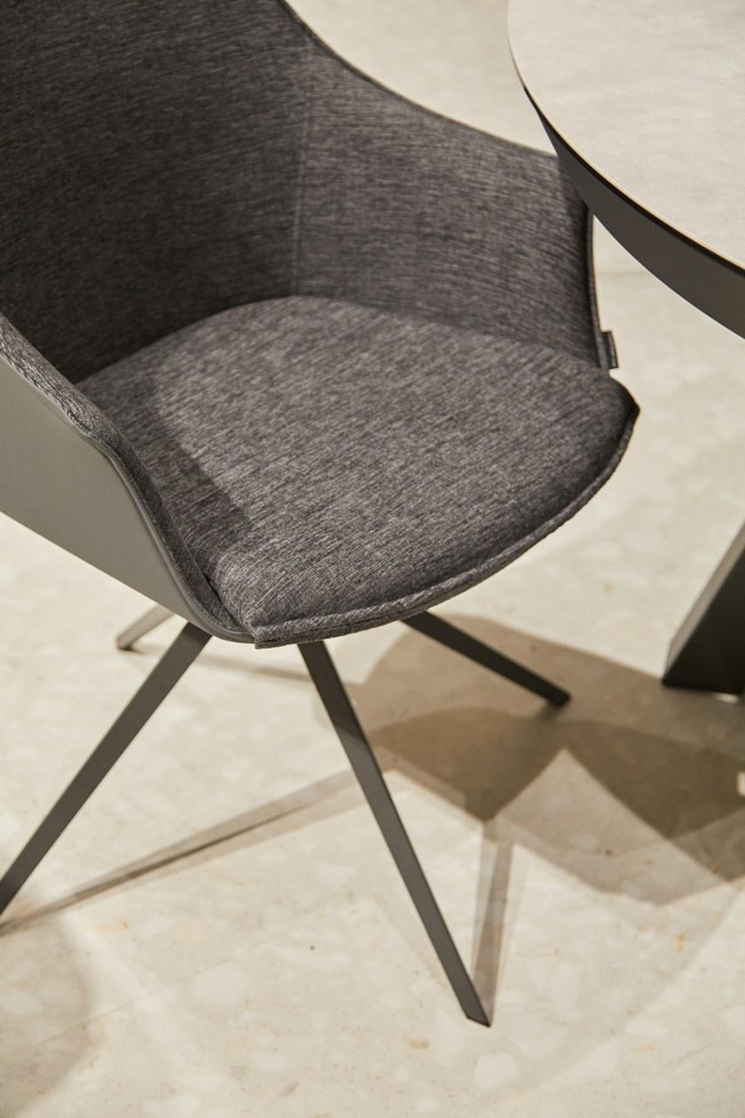 MOBLIBERICA Мягкое кресло на козелке из ткани с подлокотниками Kedua sun-id-1388156 - Вид №3