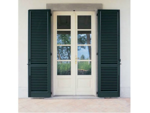 Ставни из красного дерева