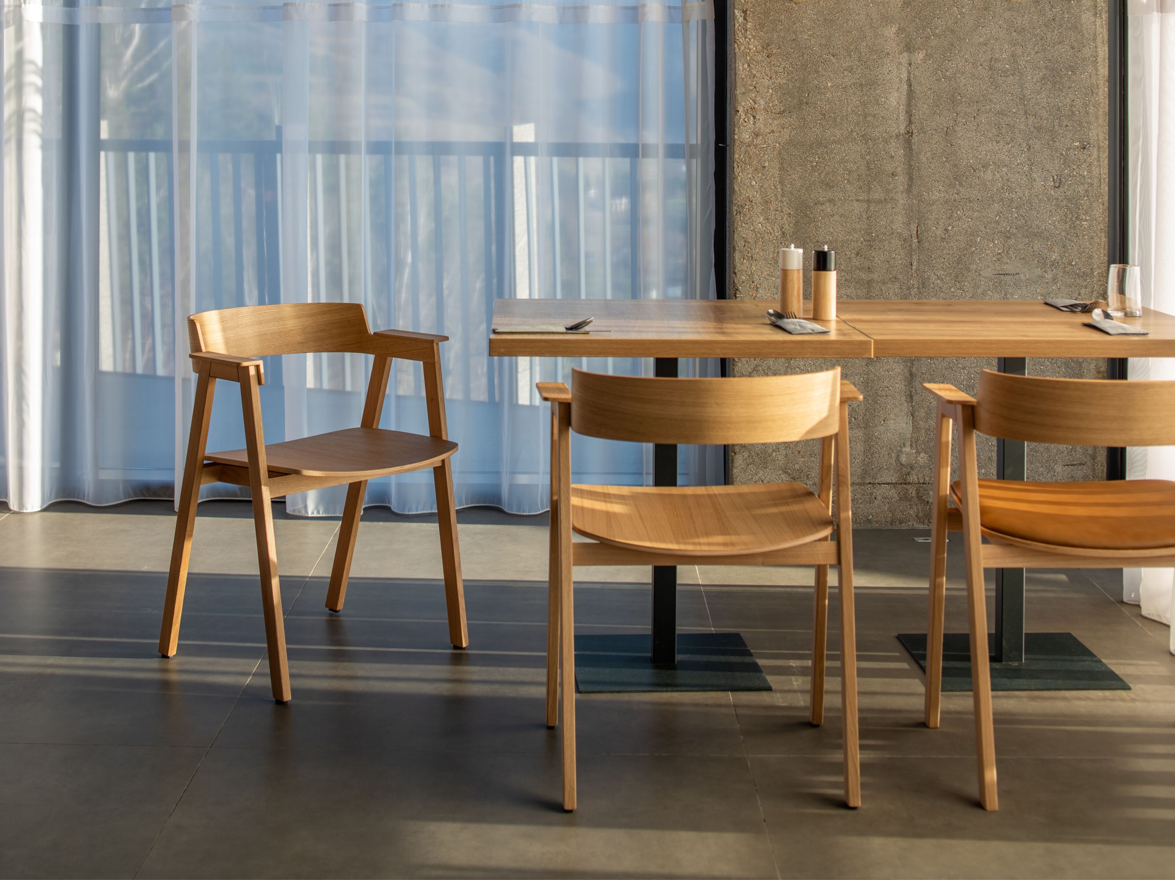 Дубовый стул с мягким сиденьем и подлокотниками Gazzda FLIP ARCH-00062894 - Вид №6