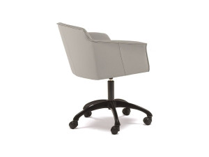 Кожаный поворотный стул с колесами