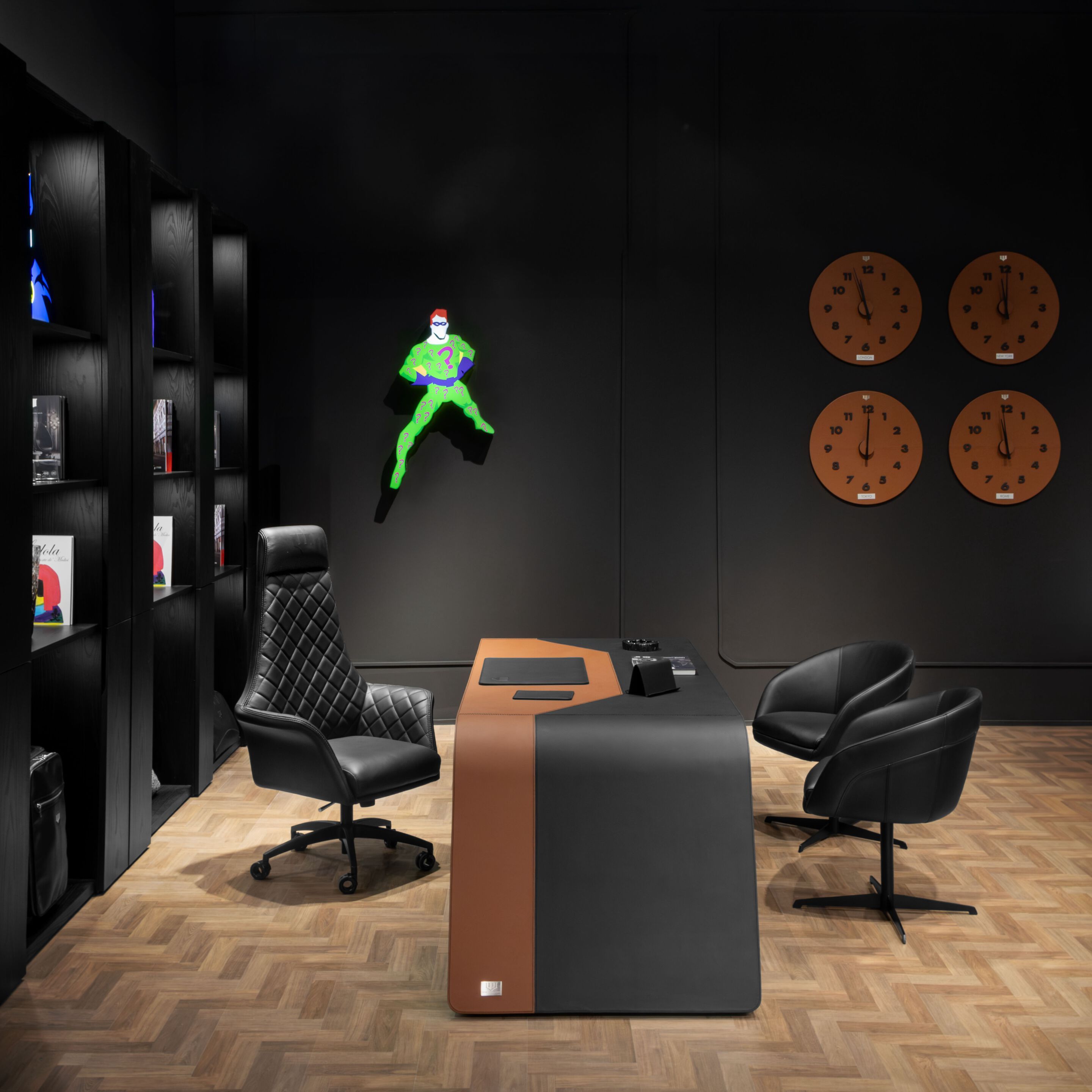 Кожаный поворотный стул с подлокотниками Wayne Enterprises Home Collection WE-137 ARCH-00013796 - Вид №1