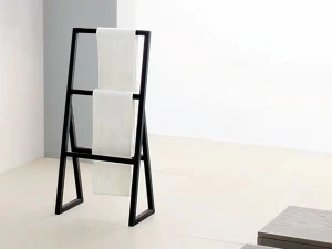 GD Arredamenti Держатель для полотенец, наклоненный от земли, из массива ясеня Dogi