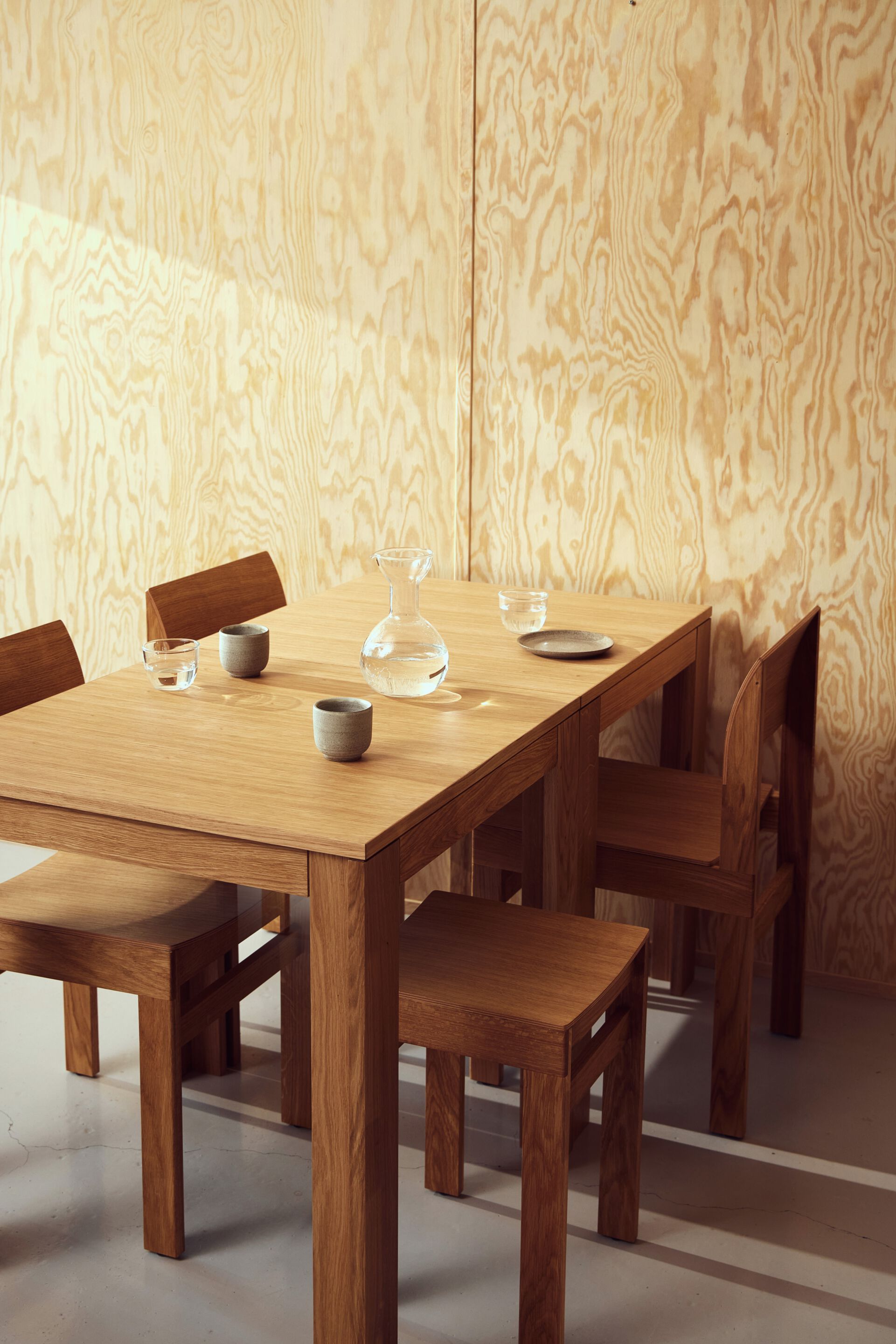 Дубовый стул с открытой спинкой Form & Refine Sonder ARCH-00063784 - Вид №5