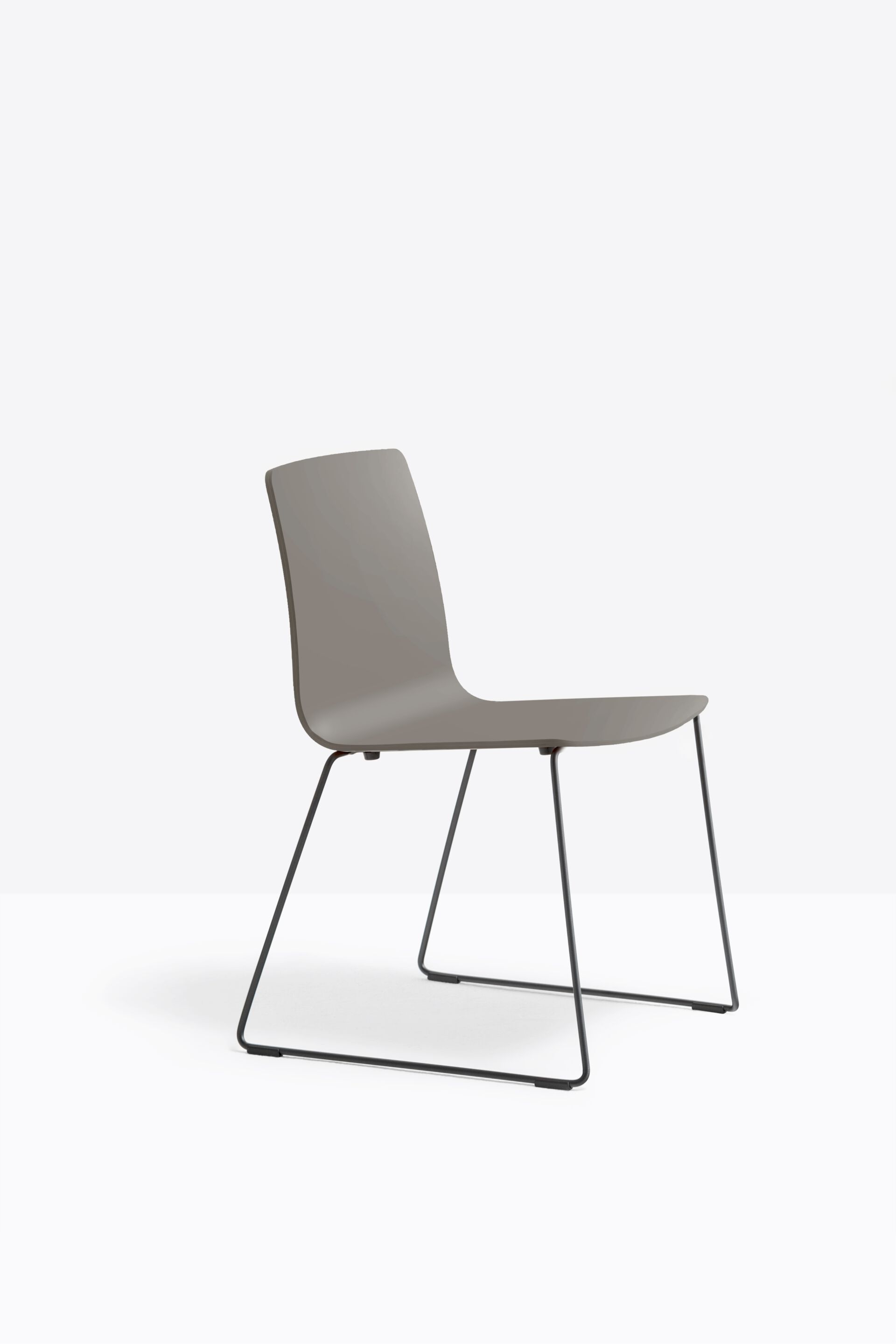 Штабелируемый стул из инженерного пластика Pedrali Inga ARCH-00110129