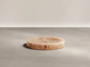 Центральный элемент из натурального камня