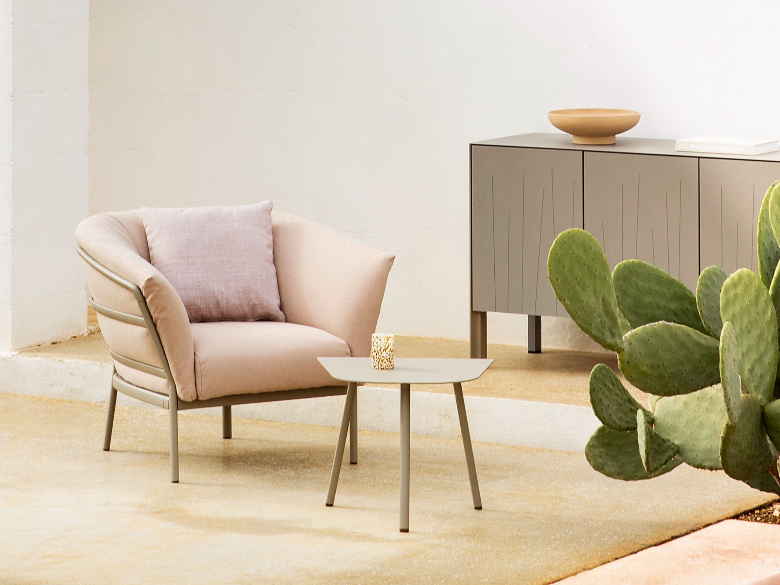 Мягкое тканевое садовое кресло с подлокотниками FAST Ria Soft ARCH-00120417 - Вид №1