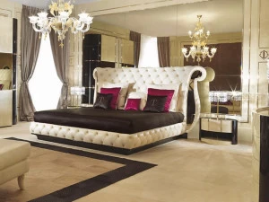 Turri Двуспальная кровать с обивкой из кожи с тафтинговым изголовьем Couture