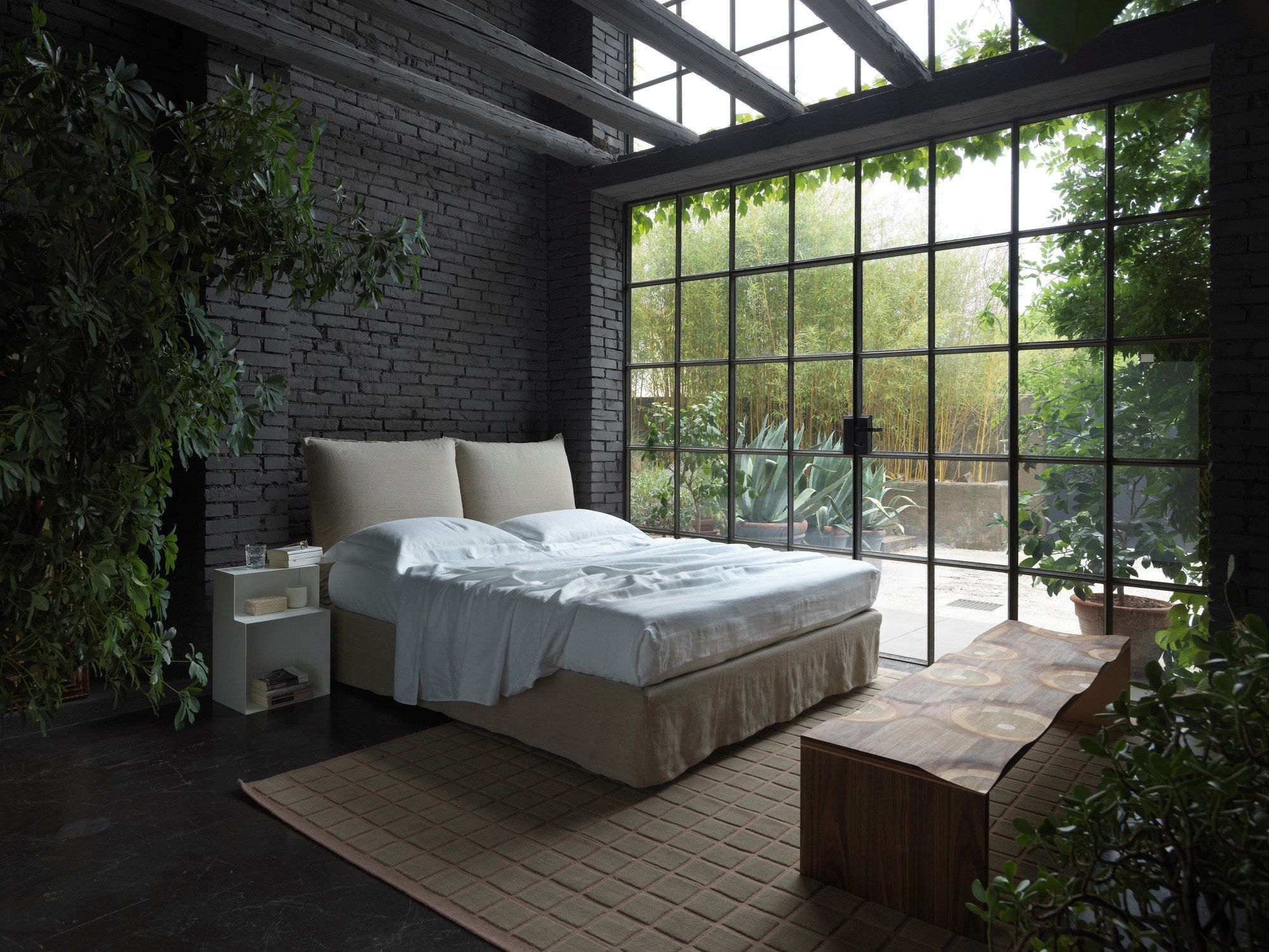 Мягкая и съемная двуспальная кровать Casamania & Horm Milos ARCH-00016110 - Вид №1