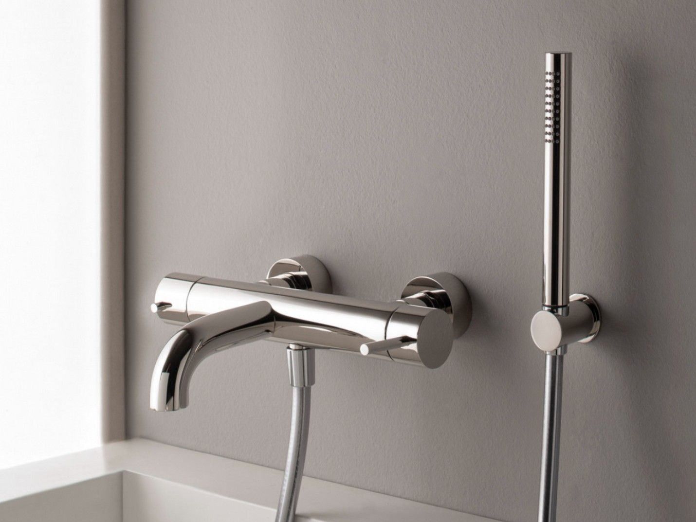 Латунная наружная настенная ванна с ручным душем Rubinetterie Treemme X-Change_Mono ARCH-00072349 - Вид №1