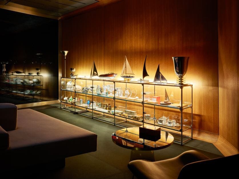 Стеклянный шкаф со встроенным освещением USM USM Haller E ARCH-00066153