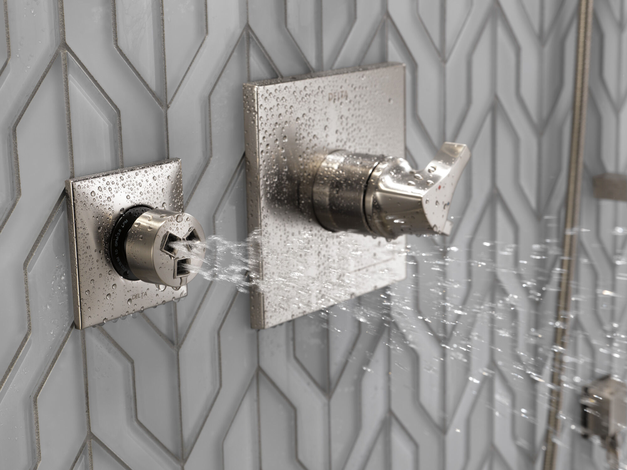 HydraChoice® Body Spray - H2Okinetic® Успокаивающая насадка-спрей Delta Faucet SH5003-SS - Вид №13