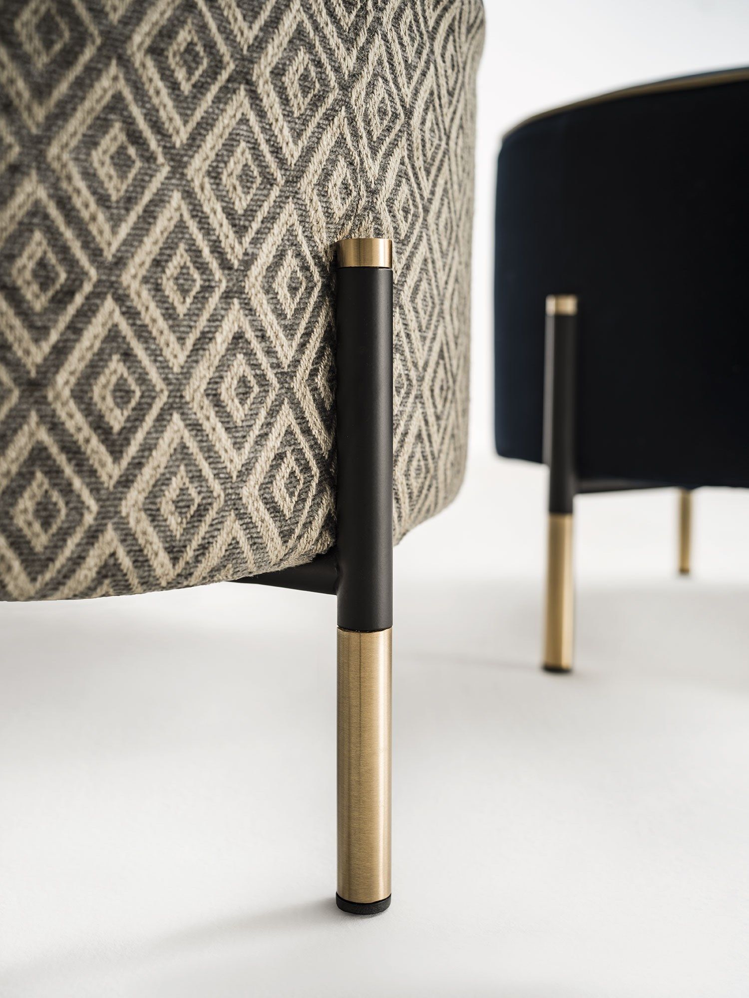 Круглый пуф из ткани Frigerio Кевин ARCH-00107184 - Вид №1