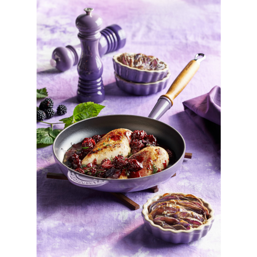 Сковорода чугунная с деревянной ручкой Le Creuset, Ø24 см, фиолетовая 20058247220460 - Вид №1