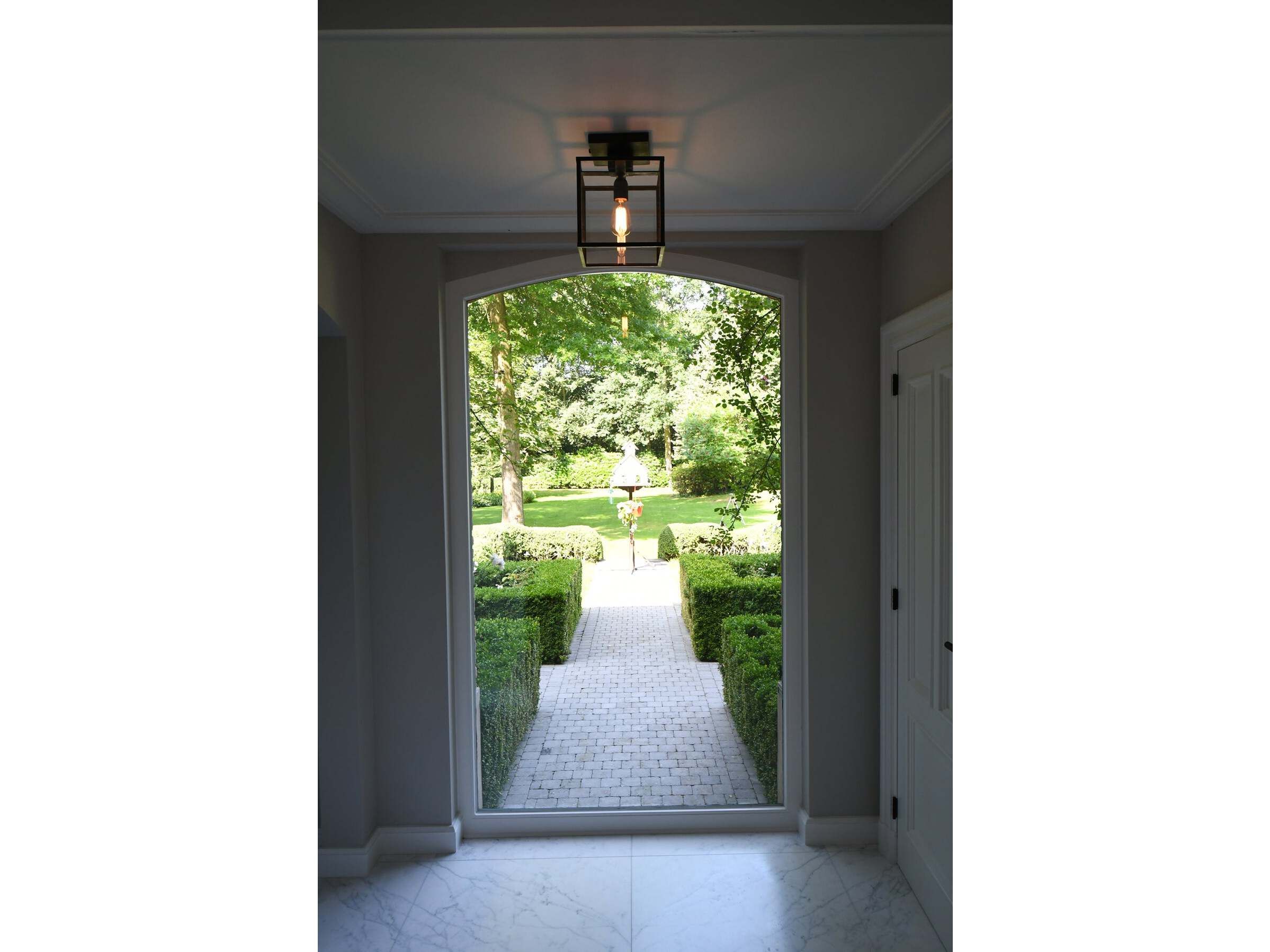 Латунный светодиодный потолочный светильник Authentage Lighting Витрина ARCH-00033213 - Вид №1