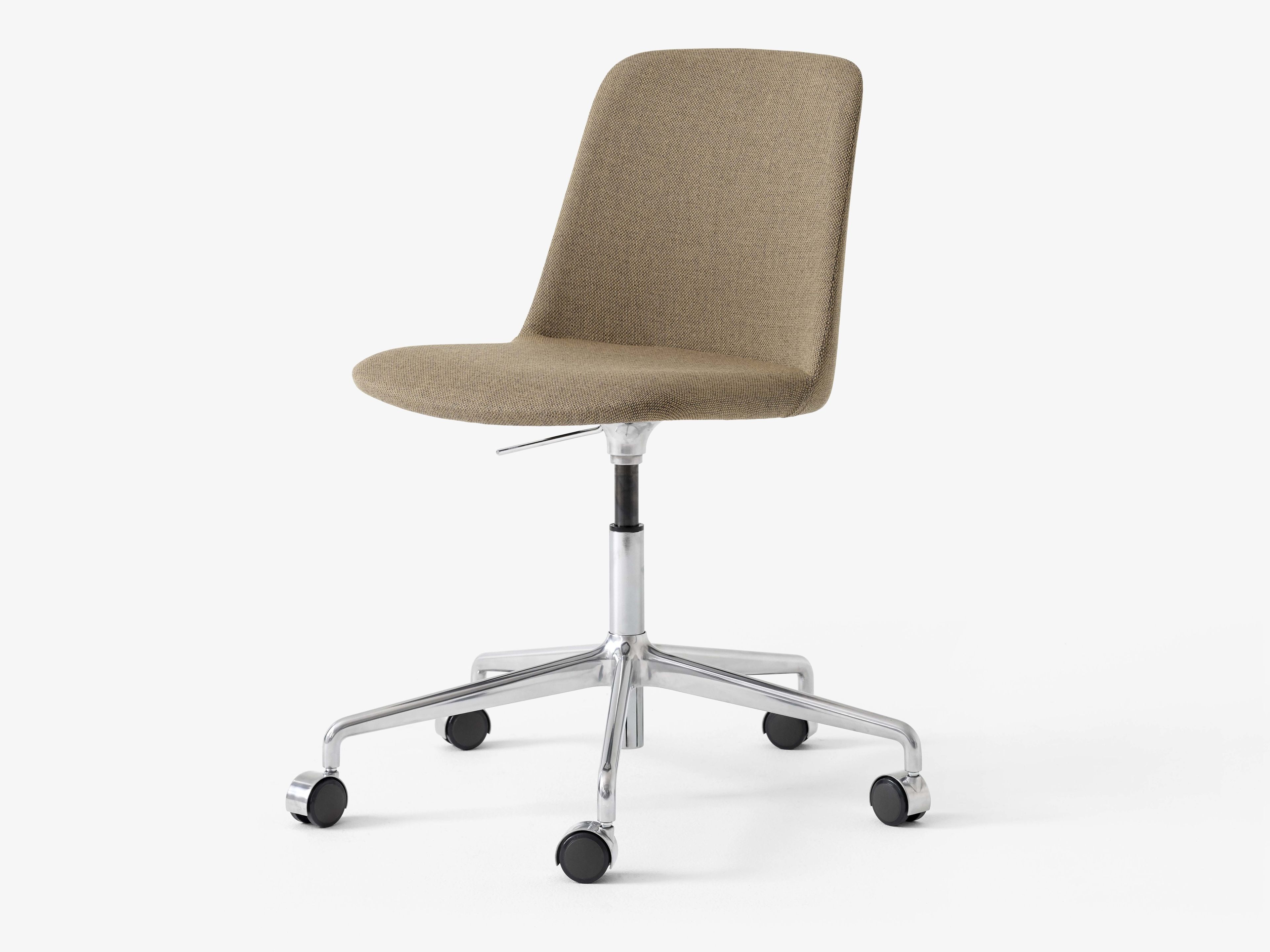 Мягкое регулируемое по высоте вращающееся офисное кресло &Tradition Rely ARCH-00055081 - Вид №1