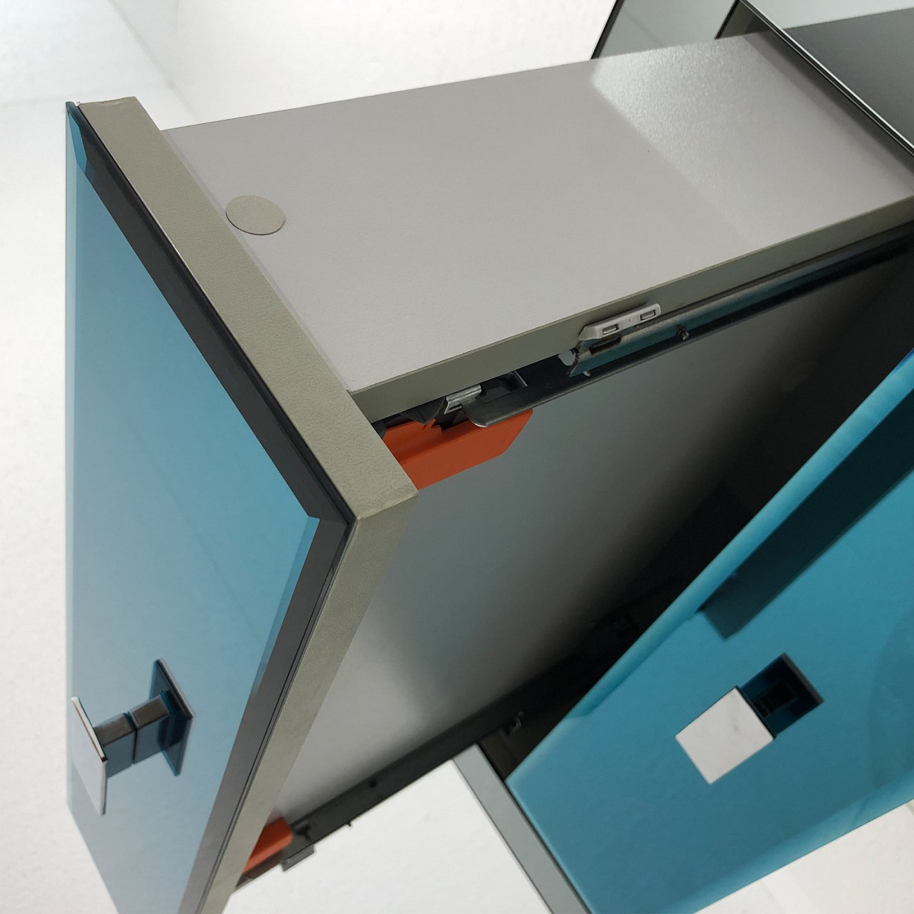 Тумбочка зеркальная синяя "Румми" мини GRAUM  304074 Зеркальный;синий  - Вид №2