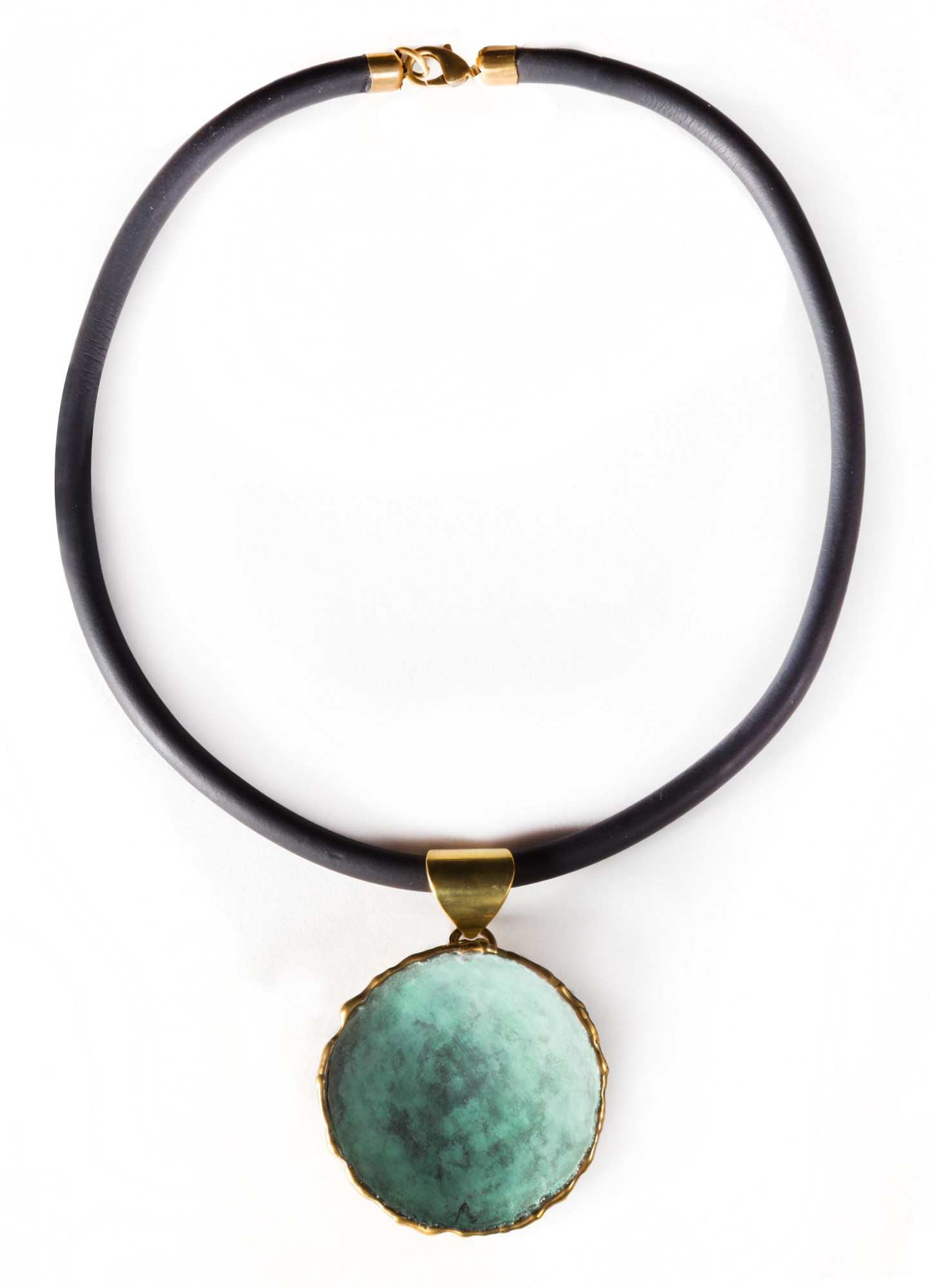 S518 Колье, латунь, зеленая патина, каучук Arisztid Szendy Santreyd 