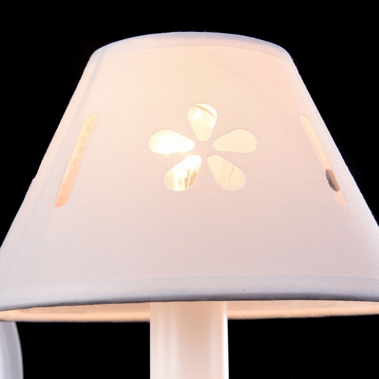 Бра настенное белое матовое Emily FR2537WL-01W FREYA CLASSIC 00-3957485 Белый - Вид №1