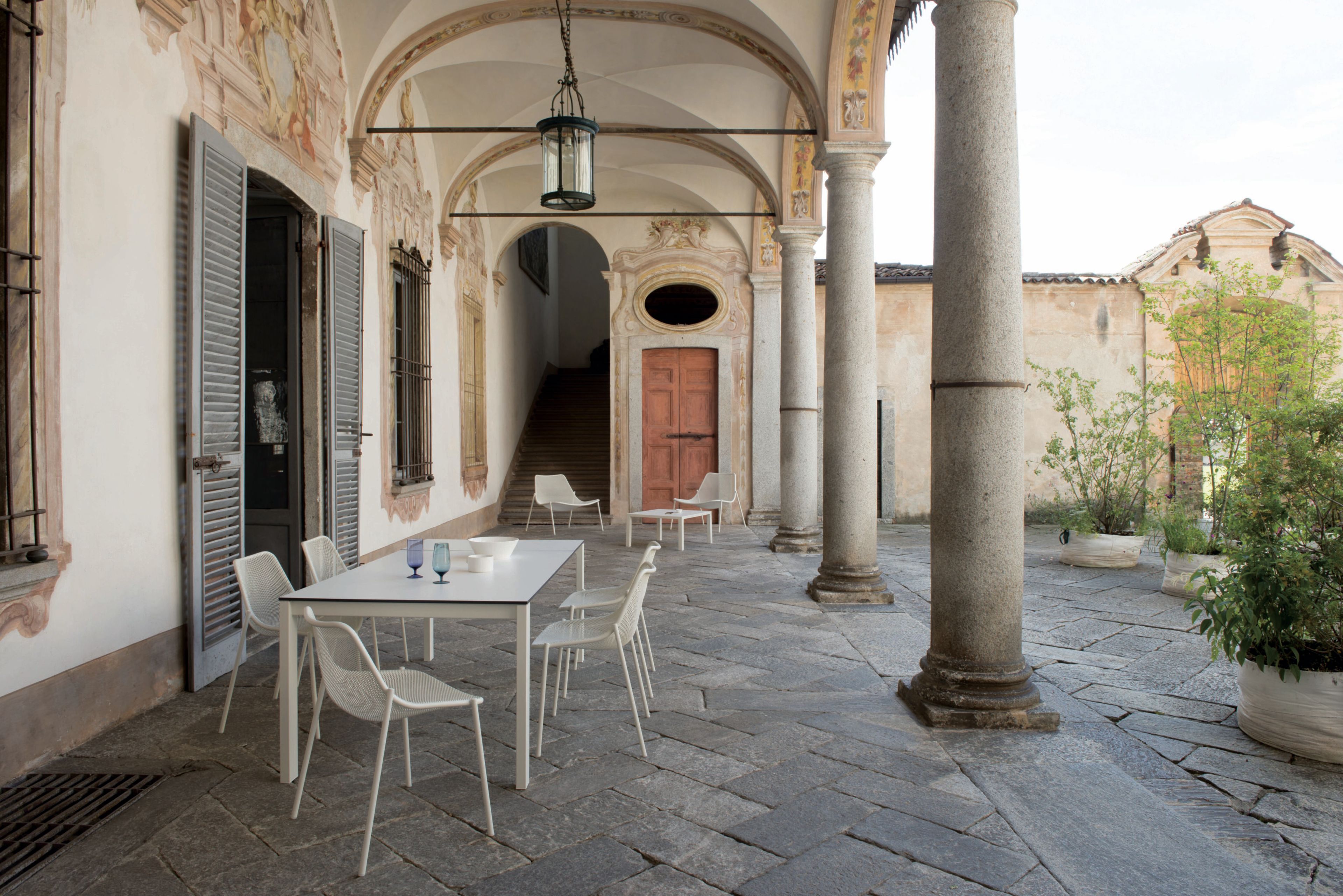 Стальной штабелируемый садовый стул emu круглый ARCH-00063594 - Вид №6