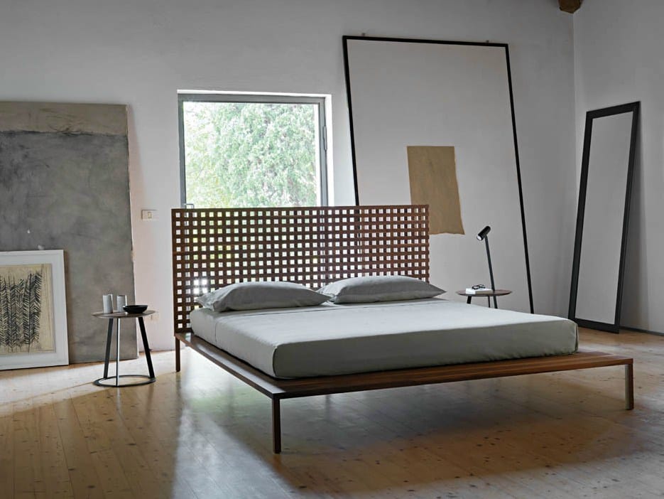 Деревянная двуспальная кровать со стенным изголовьем Casamania & Horm Twine L ARCH-00144389