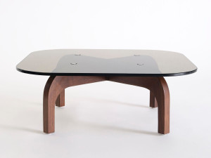 Стеклянный низкий квадратный журнальный столик