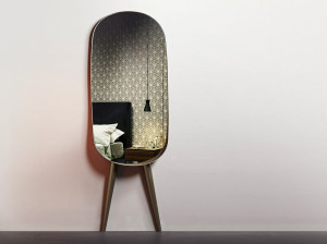 Овальное напольное зеркало в рамке