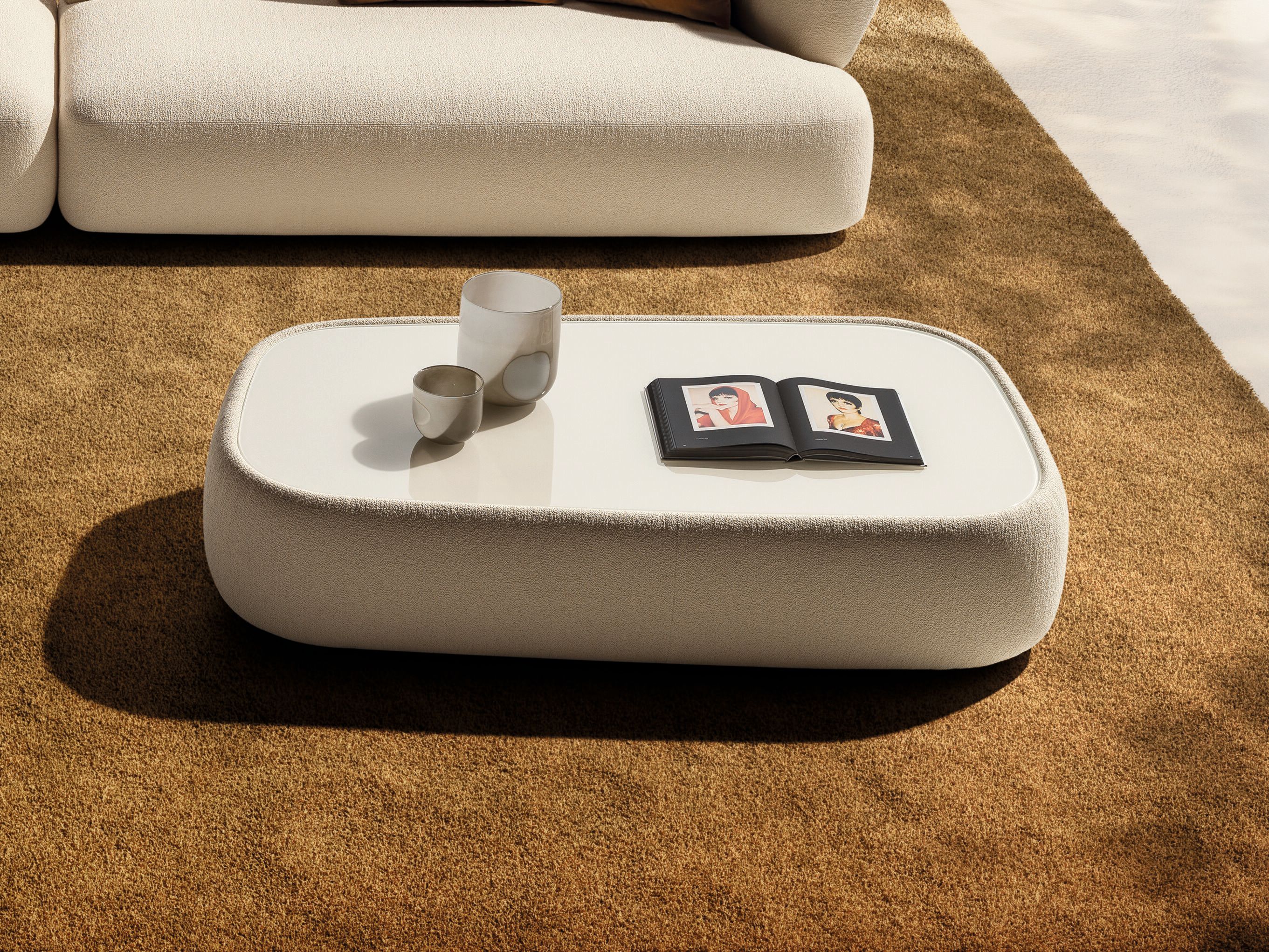 Журнальный столик из ткани и стекла Lago LONDY ARCH-00033728