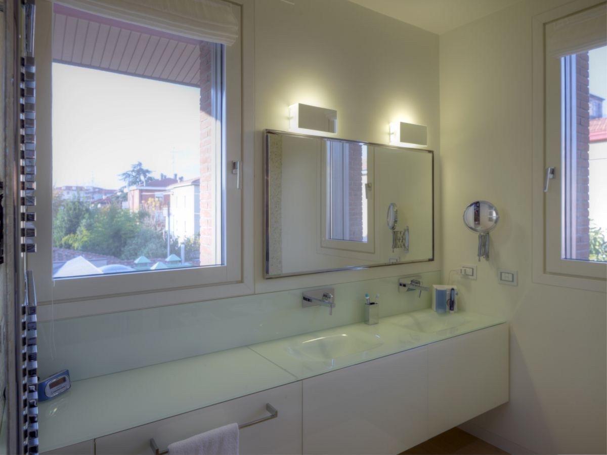 Алюминиевое и деревянное створчатое окно Carminati Alu 90 ARCH-00119624 - Вид №1