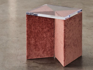 Табурет из массива дерева