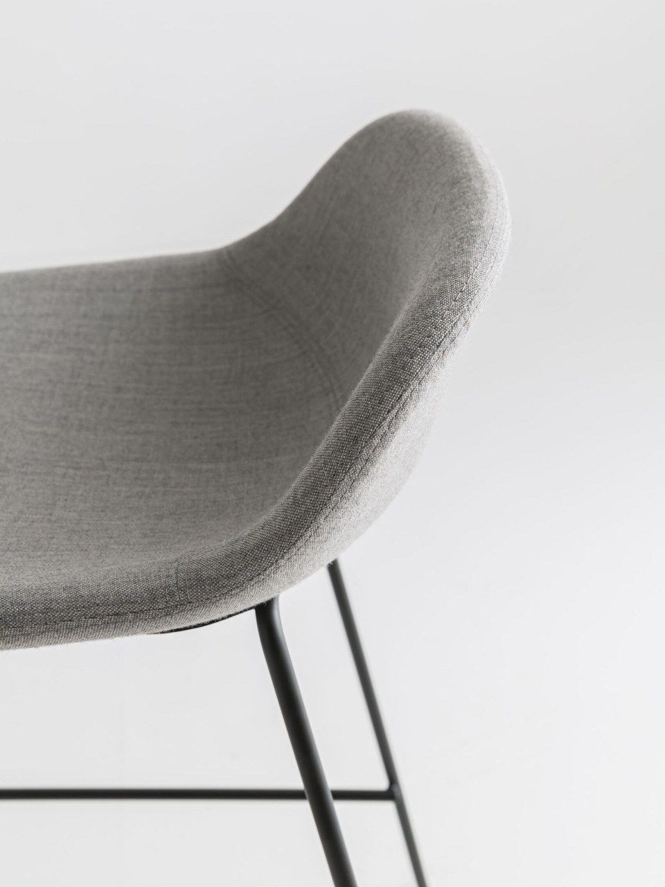 Полипропиленовый барный табурет с подставкой для ног Crassevig Pola ARCH-00139097 - Вид №1