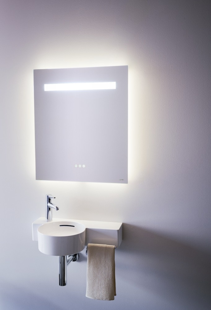 H4476239501441 Зеркало, 550 мм, с встроенной горизонтальной LED подсветкой и естественным светом, три сенсорных выключателя (вкл/выкл/затемнение/изменение цветовой температуры 2700–6000 K), алюминиевый каркас, IP44 LAUFEN PRO - Вид №1