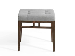 Мягкий стул с низким деревянным Капитоном