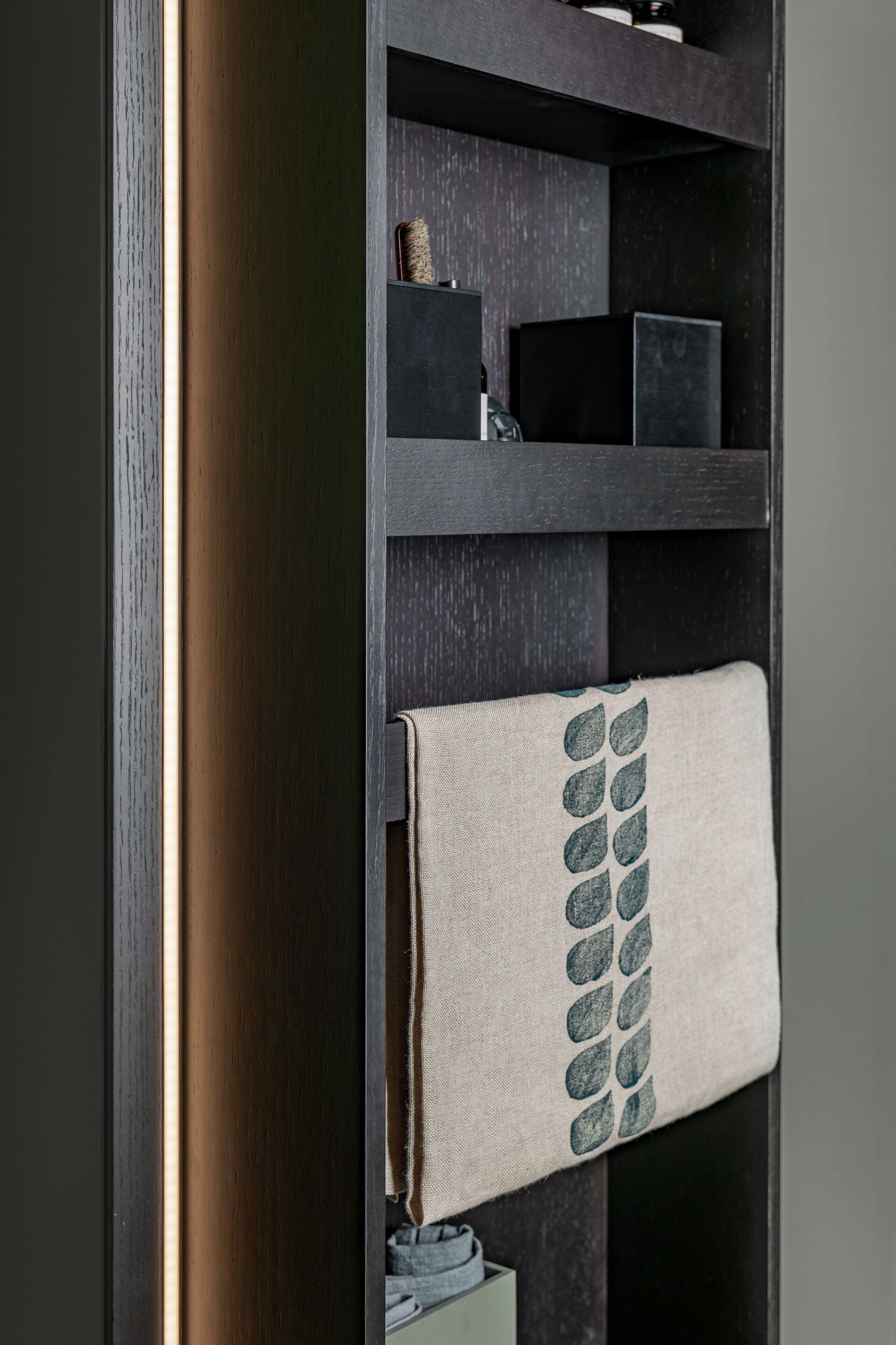 Деревянное вращающееся зеркало с контейнером Agape VOILÀ ARCH-00094379 - Вид №5