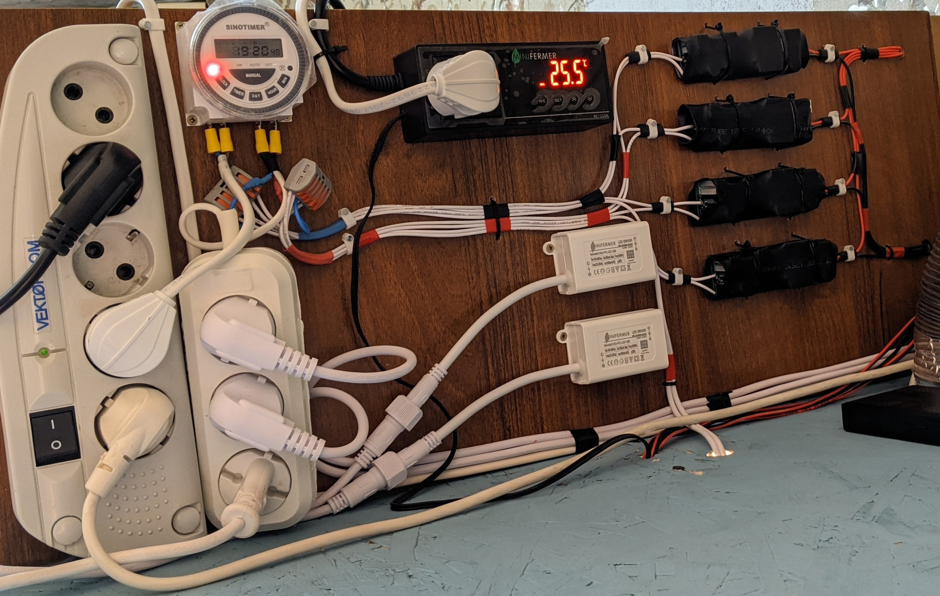 2209 Терморегулятор Ringder RC-112R 16А (розеточный) LAB.Space  - Вид №4