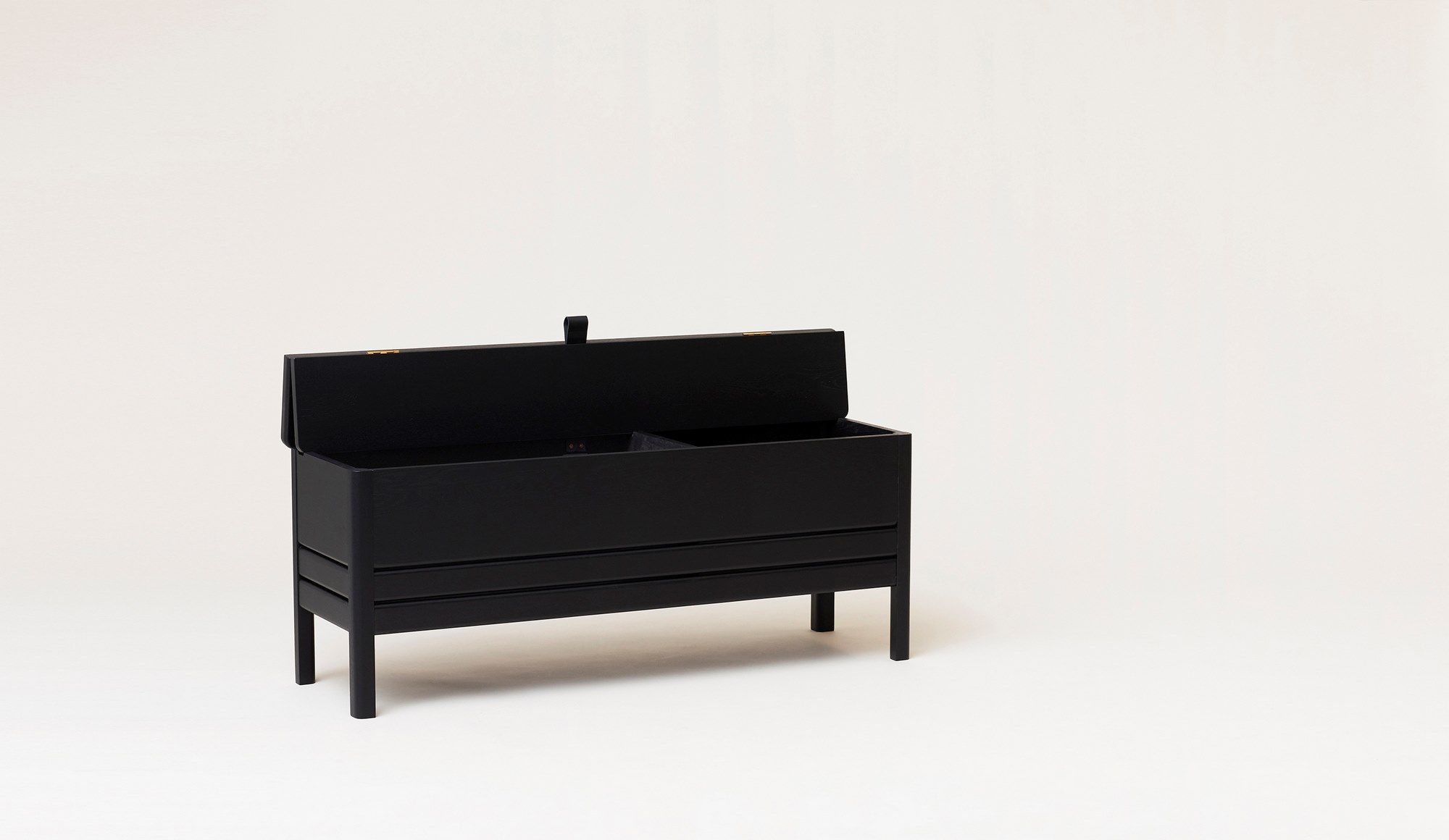 Черный окрашенный дубовый сундук Form & Refine a line ARCH-00008478 - Вид №3