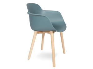 Полипропиленовый стул с подлокотниками