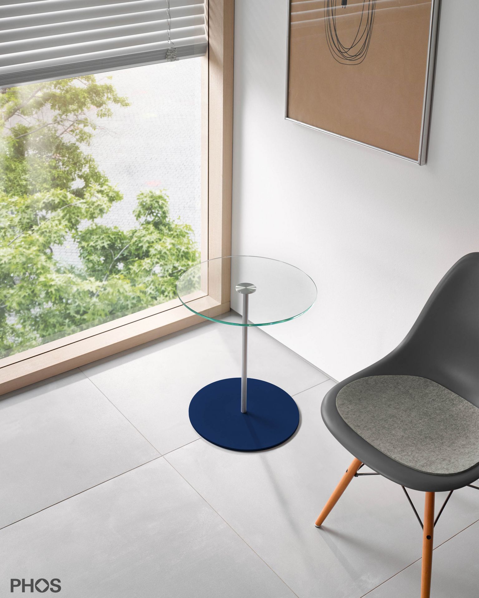 BT400G-BPB Приставной столик со стеклянной полкой, высота 40 см, основание: синее. PHOS  - Вид №1