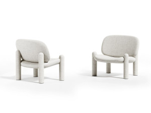 Тканевое кресло с подлокотниками