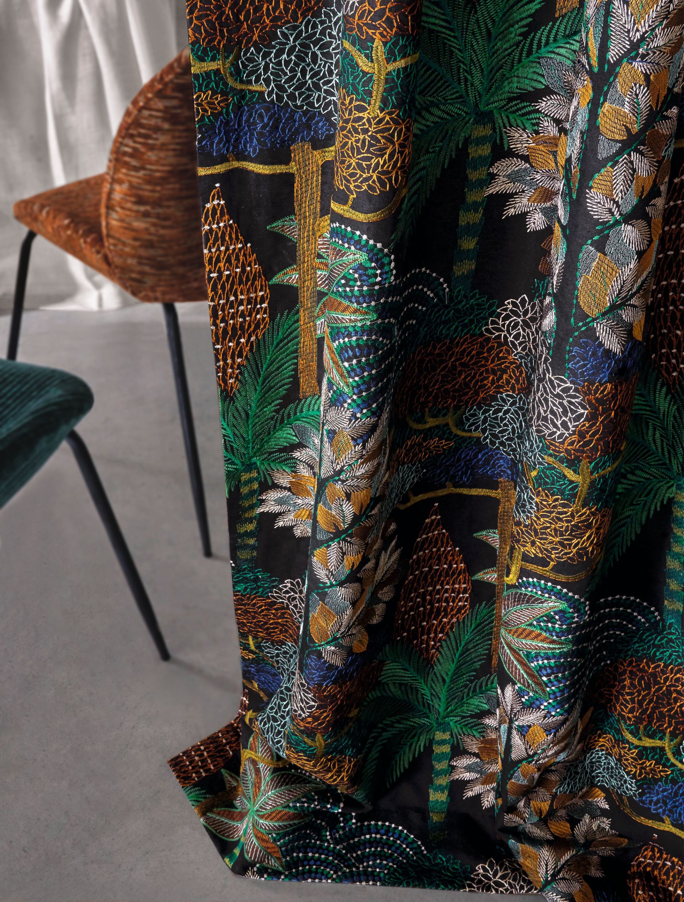 Вискозная ткань с графическим рисунком Casamance Voyage Imaginaire ARCH-00077789 - Вид №1