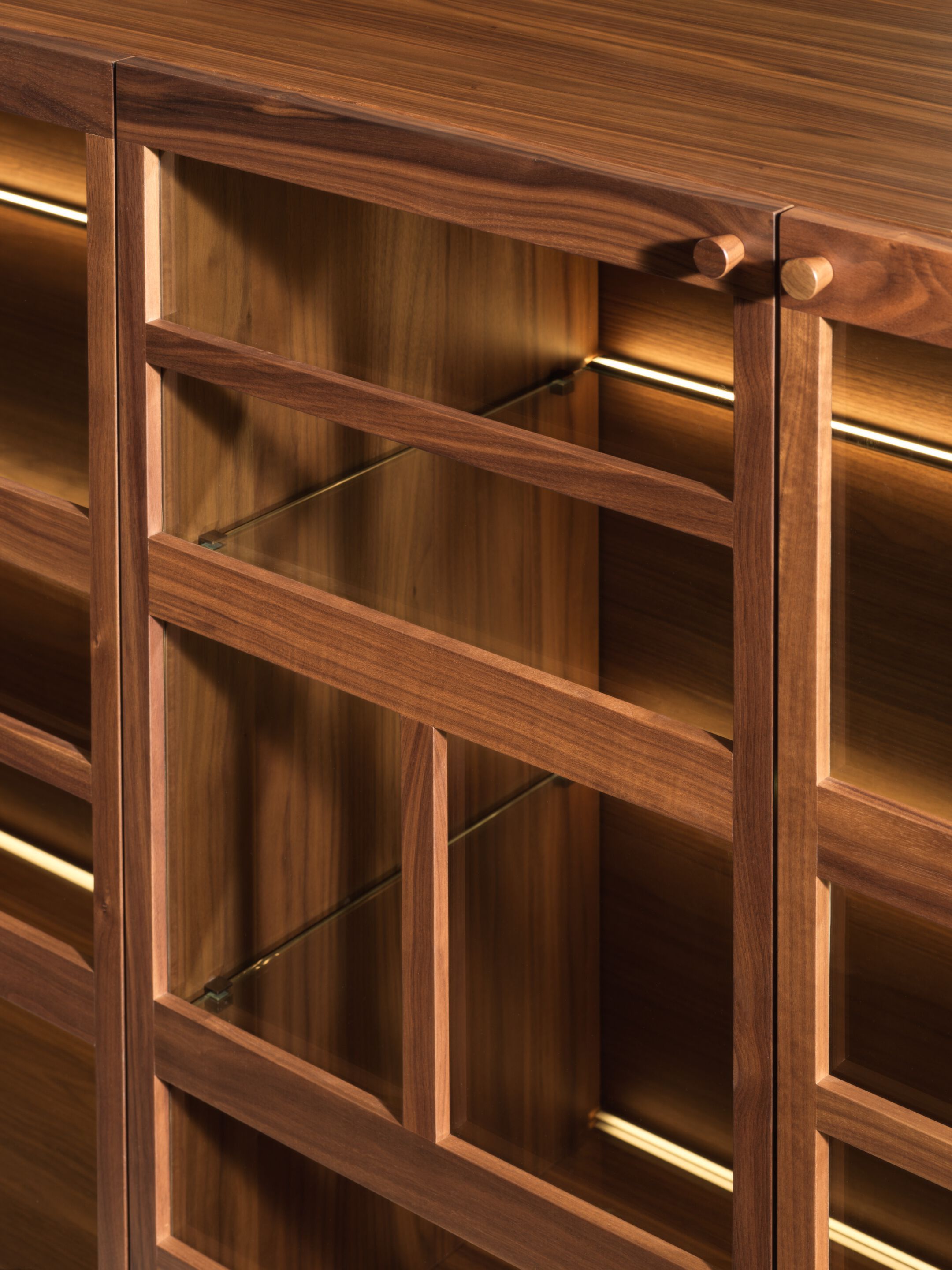 Wood and glass sideboard with integrated lighting Casamania & Horm Torii ARCH-00098110 - Вид №2