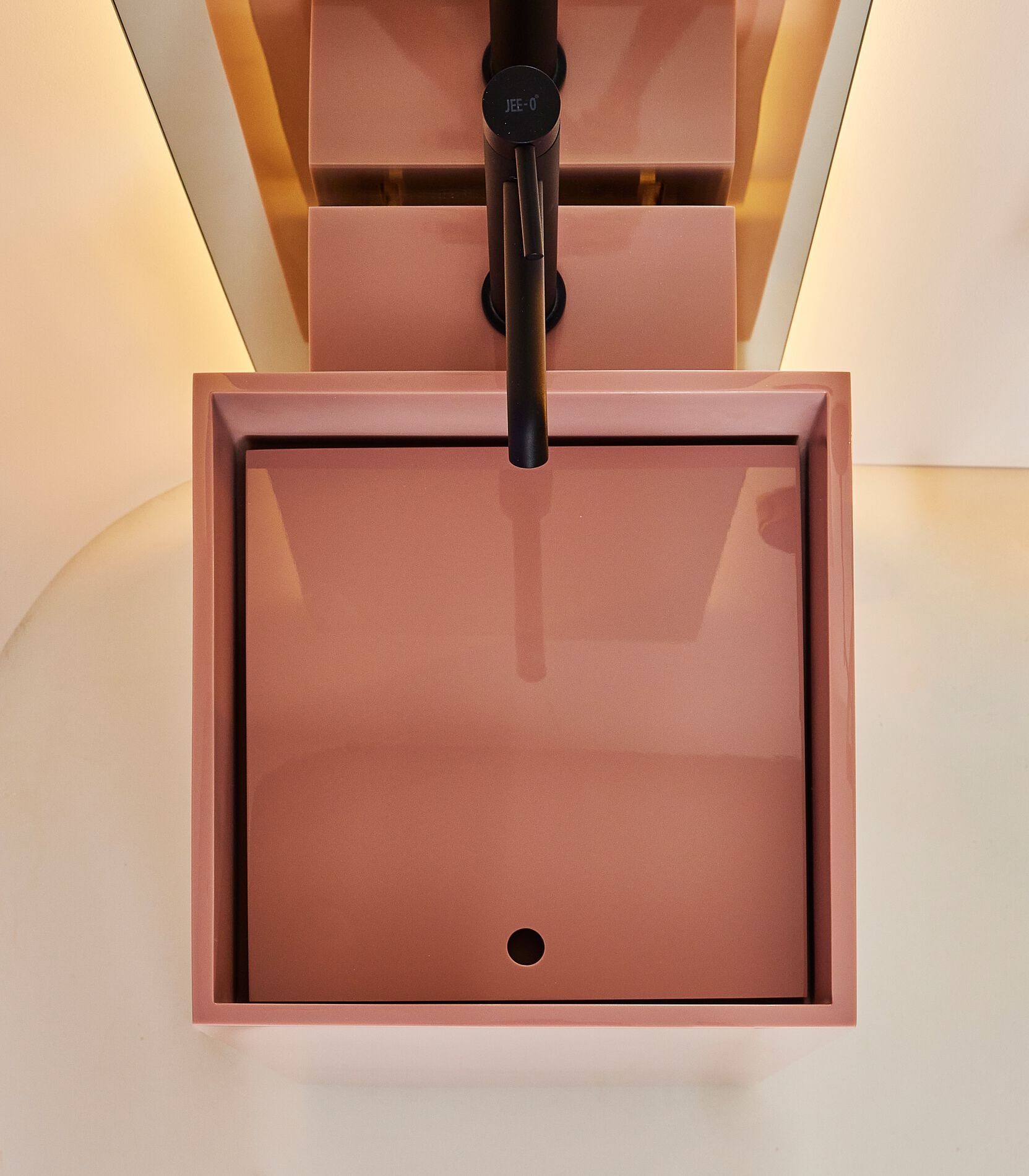 Отдельно стоящий квадратный умывальник из смолы Vallvé WALL ARCH-00109669 - Вид №5