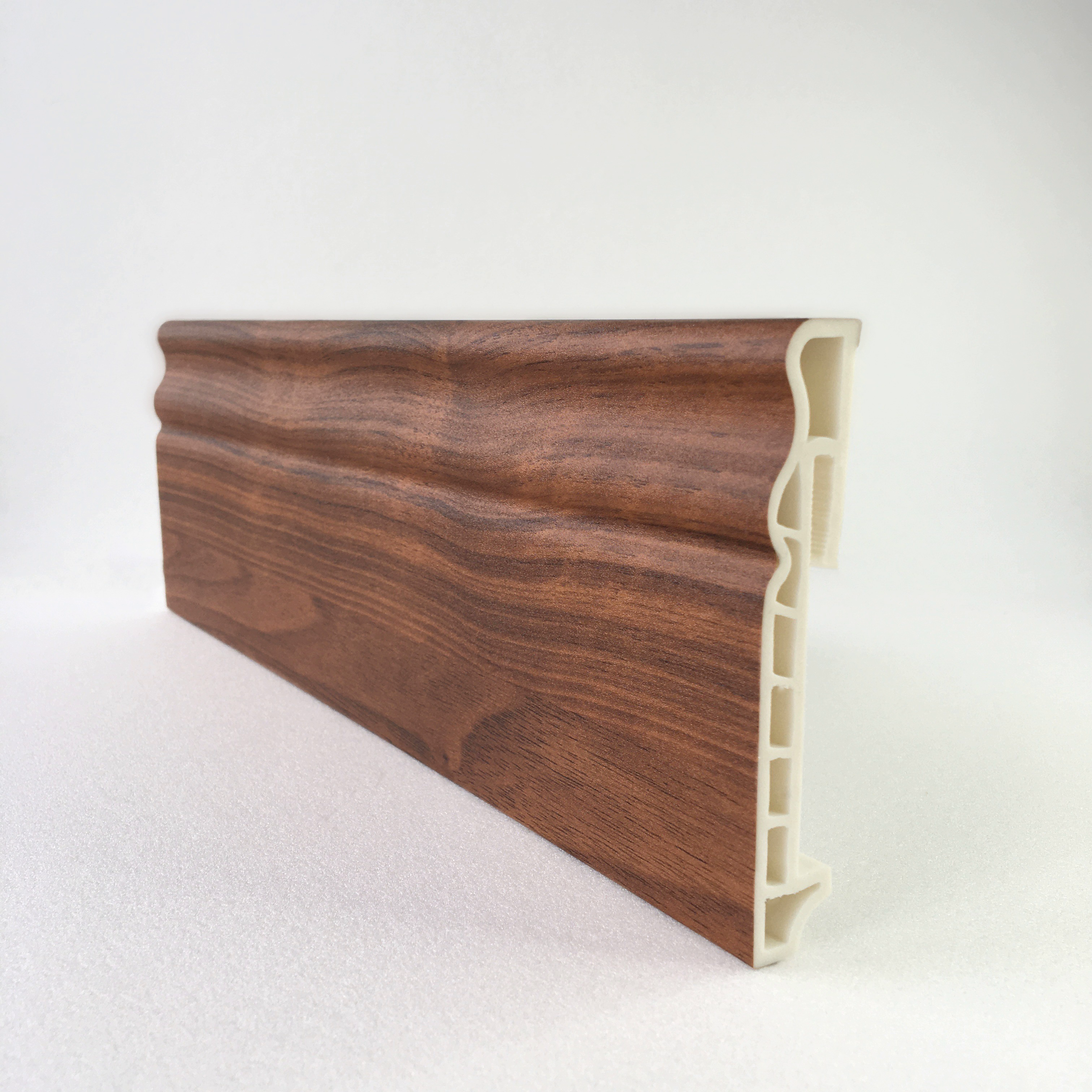 Напольный плинтус  Дуб честер 100мм DEKOR PANEL DP028