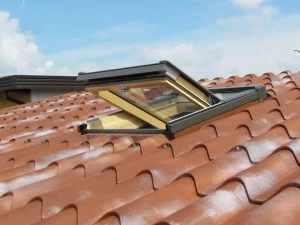 Fakro Мансардное окно с изоляционной панелью