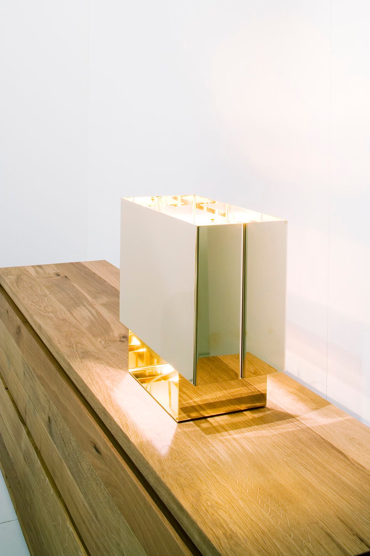 Настольная лампа из нержавеющей стали e15 SEAM ONE 24K GOLD FINISH ARCH-00031475 - Вид №1