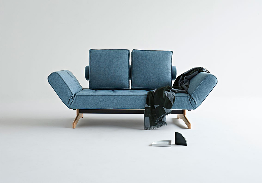 Диван Ghia с ножками из лакированного дуба и черной рамой, голубой Innovation Living GHIA525 - Вид №5